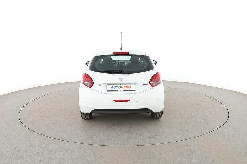 Gebraucht Peugeot 208 Active 2016 Weiß Kleinwagen