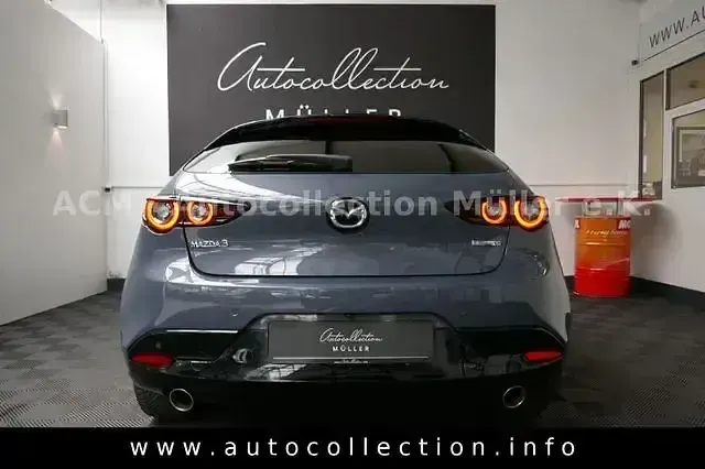 Używany Mazda 3 Selection 186 KM (136 kW) 2022 Szary Sedan/Limuzyna