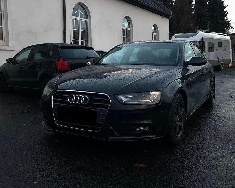 Second-hand Audi A4 Ambiente 150 CP (110 kW) 2015 Albastru Berlinǎ