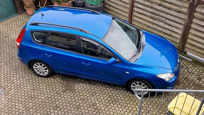 Gebraucht Hyundai i30 109 PS (80 kW) 2009 Blau Kombi
