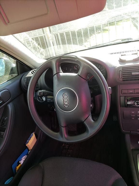 Second-hand Audi A3 Ambition 102 CP (75 kW) 2002 Albastru Hatchback