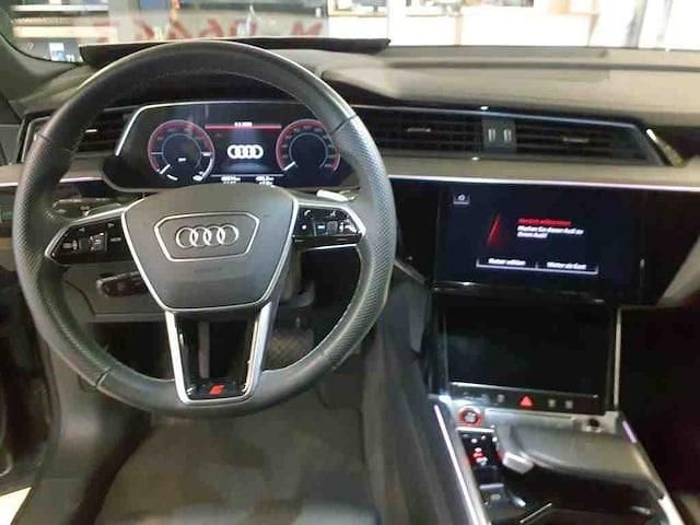 Gebraucht Audi e-tron Ambiente 369 kW (503 PS) 2023 Daytonagrau perleffekt SUV