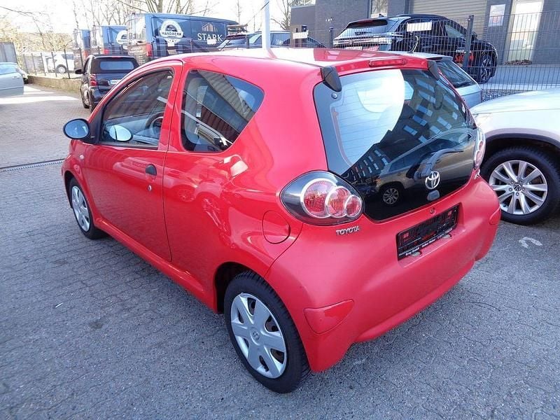 Gebraucht Toyota Aygo 68 PS (50 kW) 2010 Rot Kleinwagen