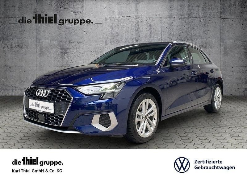 Blau Gebraucht 2022 Audi A3 Sportback Advanced Limousine | 27.880 € (Fairer Preis) - Bild 1/4