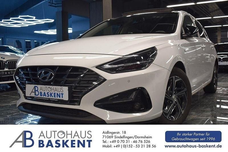 Weiß Gebraucht 2020 Hyundai i30 Intro Edition Limousine | 13.490 € (Fairer Preis) - Bild 1/4