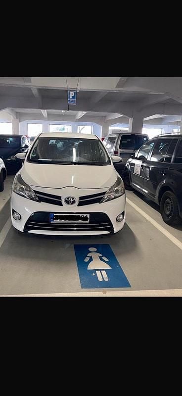 Gebraucht Toyota Verso 147 PS (108 kW) 2013 Weiß Van / Kleinbus