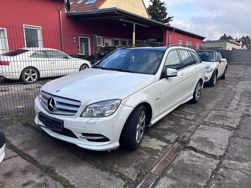 Weiß Gebraucht 2010 Mercedes C250 AMG Kombi | 6.999 € (Fairer Preis) - Bild 1/4