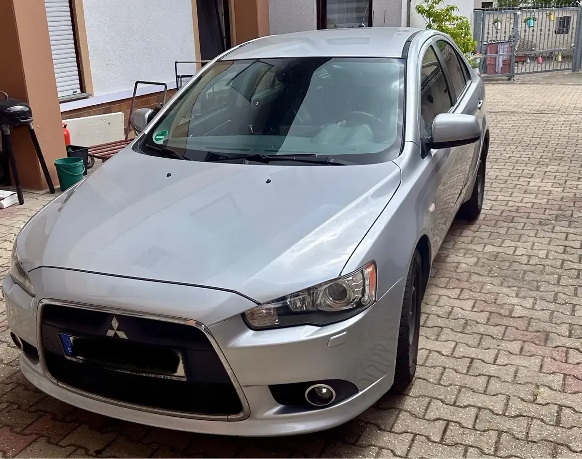 Gebraucht Mitsubishi Lancer 117 PS (86 kW) 2011 Silber Limousine