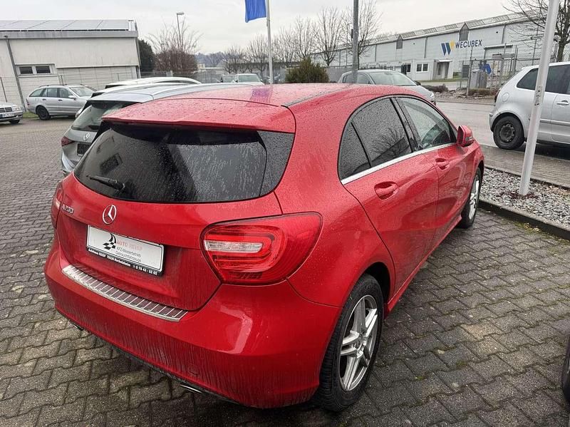 Gebraucht Mercedes A200 156 PS (114 kW) 2013 Jupiterrot  unilack Kleinwagen
