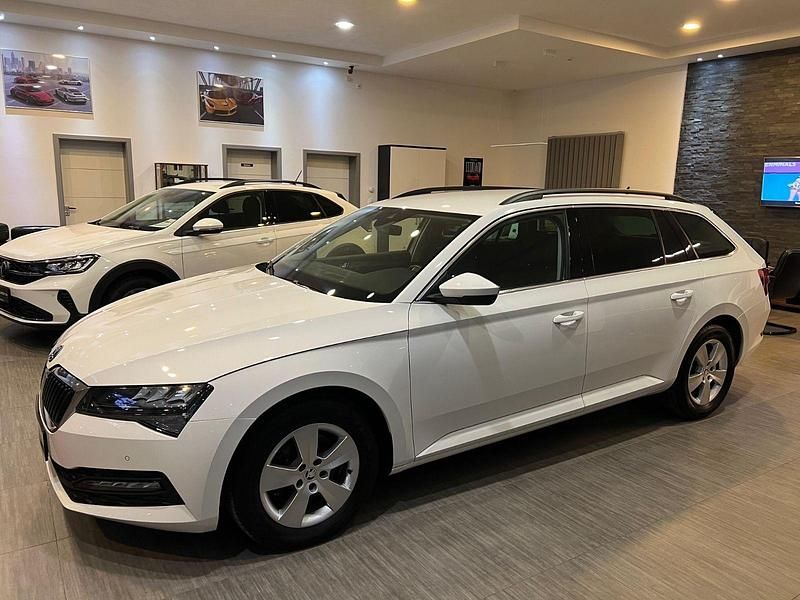 Gebraucht Skoda Superb Ambition 150 PS (110 kW) 2021 Weiß Kombi