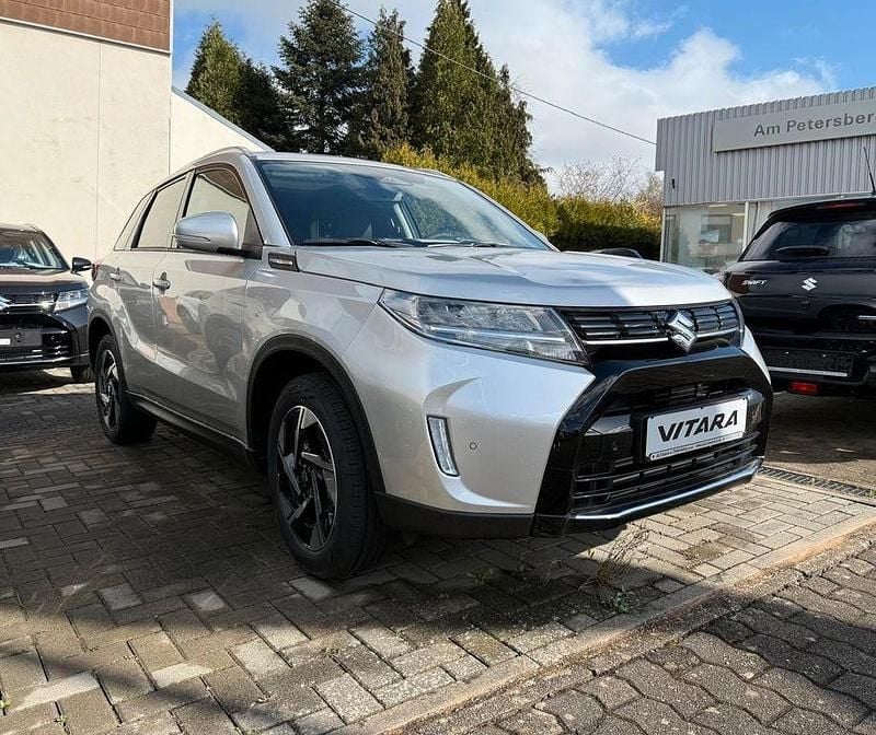 Neu Suzuki Vitara Comfort+ 129 PS (94 kW) 2025 Silber SUV