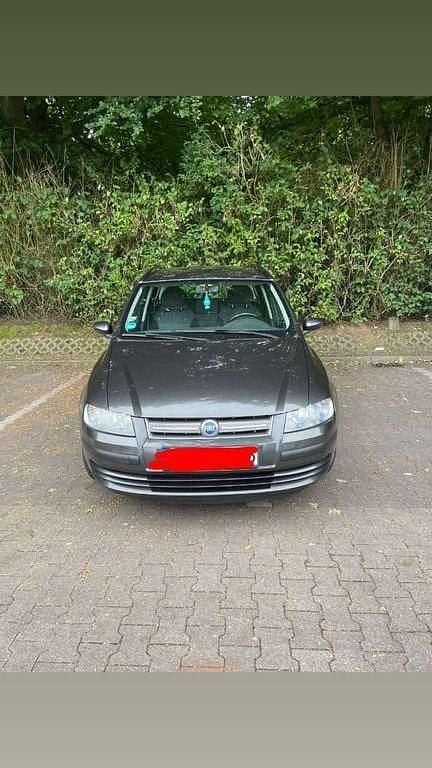 Grau Gebraucht 2006 Fiat Stilo Active Limousine | 1.550 € - Bild 1/4