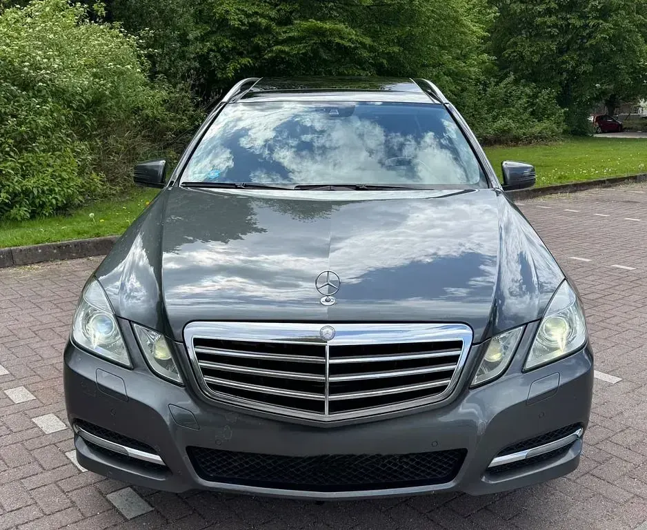 Gebraucht Mercedes E350 265 PS (194 kW) 2011 Grau Limousine