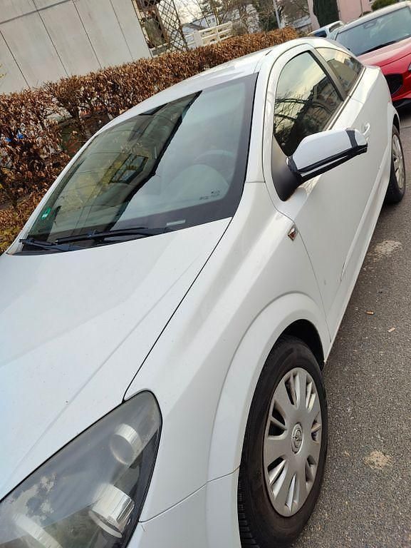 Gebraucht Opel Astra GTC Selection 90 PS (66 kW) 2009 Weiß Limousine