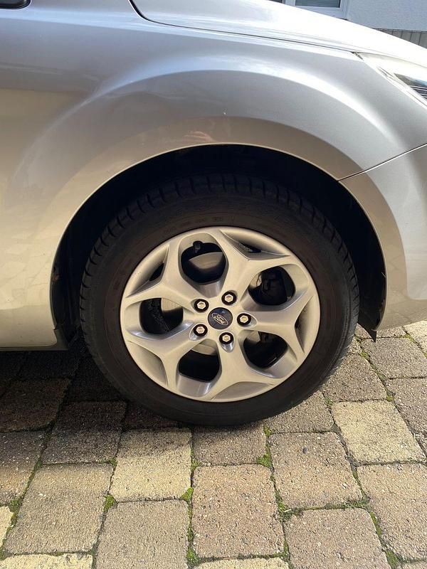 Gebraucht Ford Focus 109 PS (80 kW) 2011 Silber Kombi