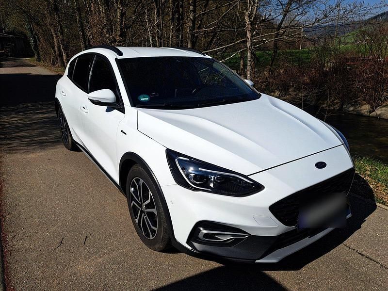Gebraucht Ford Focus Active X 120 PS (88 kW) 2021 Weiß Limousine