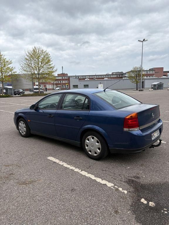 Second-hand Opel Vectra 122 CP (89 kW) 2002 Albastru Berlinǎ