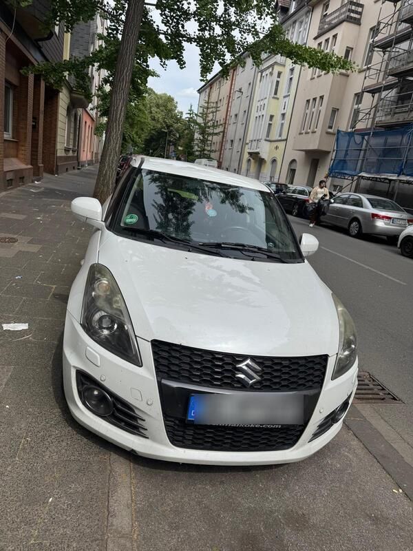 Weiß Gebraucht 2012 Suzuki Swift Kleinwagen | 6.900 € - Bild 1/4