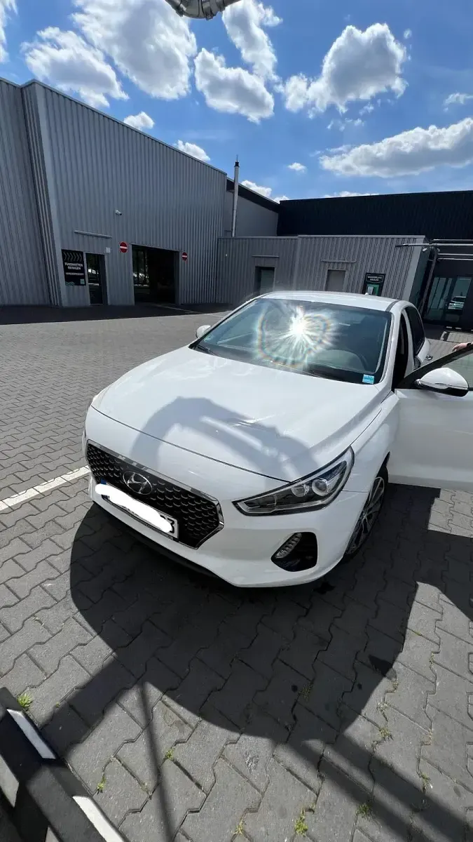 Gebraucht Hyundai i30 Comfort 99 PS (72 kW) 2017 Weiß Limousine