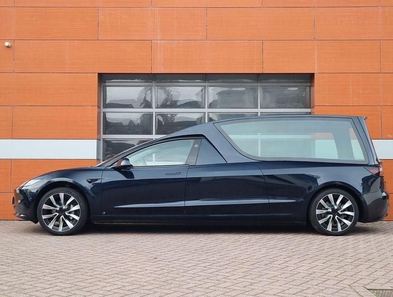 Gebraucht Tesla Model 3 208 kW (283 PS) 2024 Blau Limousine