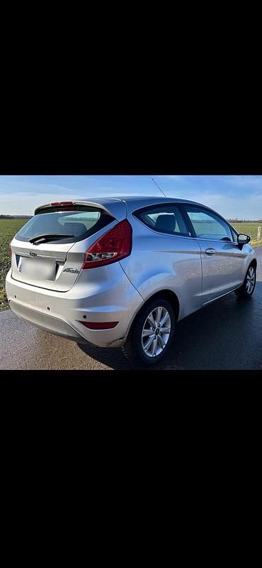 Gebraucht Ford Fiesta 82 PS (60 kW) 2008 Silber Kleinwagen