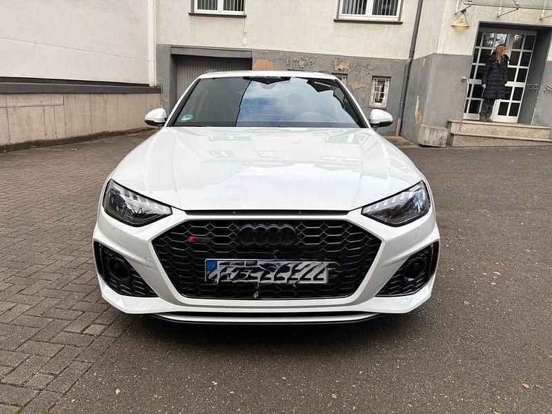 Weiß Gebraucht 2024 Audi RS4 Competition Kombi | 86.000 € - Bild 1/4