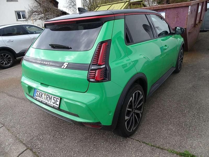 Używany Renault 5 E-Tech Iconic 110 kW (150 KM) 2024 Zielony Sedan/Limuzyna