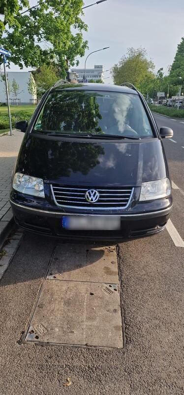 Schwarz Gebraucht 2009 VW Sharan Comfortline Van / Kleinbus | 2.900 € (Guter Preis) - Bild 1/4