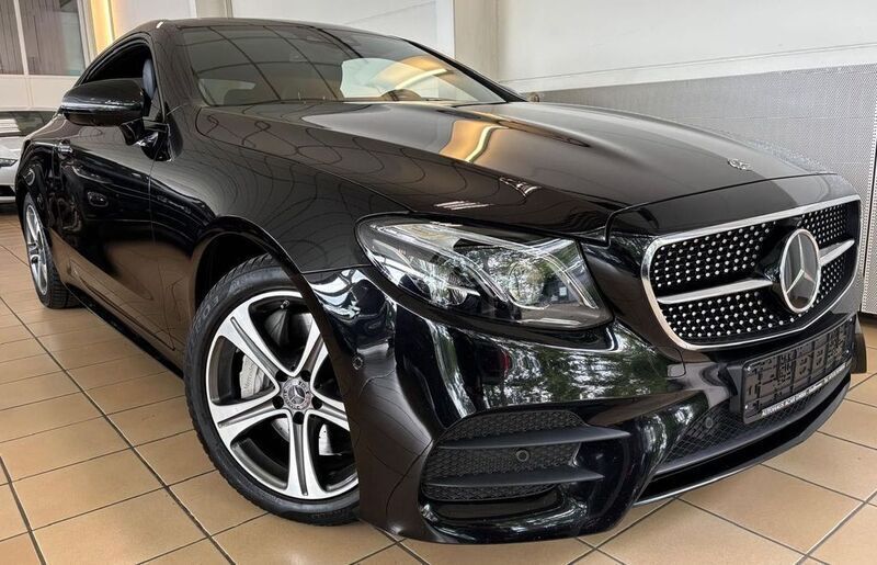 Obsidianschwarz metalliclack Gebraucht 2018 Mercedes E400 AMG line Coupé | 38.500 € (Fairer Preis) - Bild 1/4