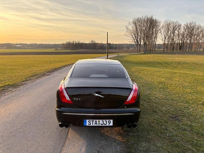 Używany Jaguar XJ 510 KM (375 kW) 2010 Czarny Sedan/Limuzyna