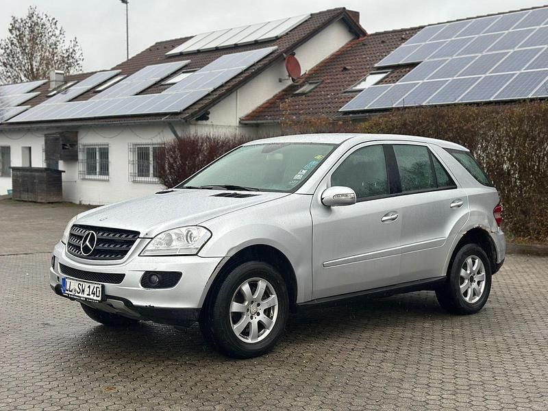 Silber Gebraucht 2007 Mercedes ML320 SUV | 7.900 € - Bild 1/4