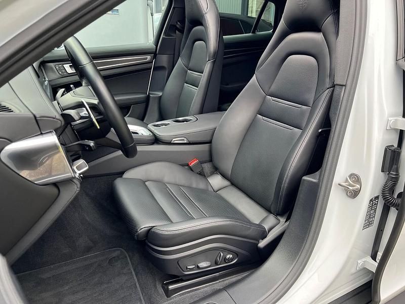 Gebraucht Porsche Panamera Platinum Edition 462 PS (339 kW) 2023 Carraraweißmetallic Limousine
