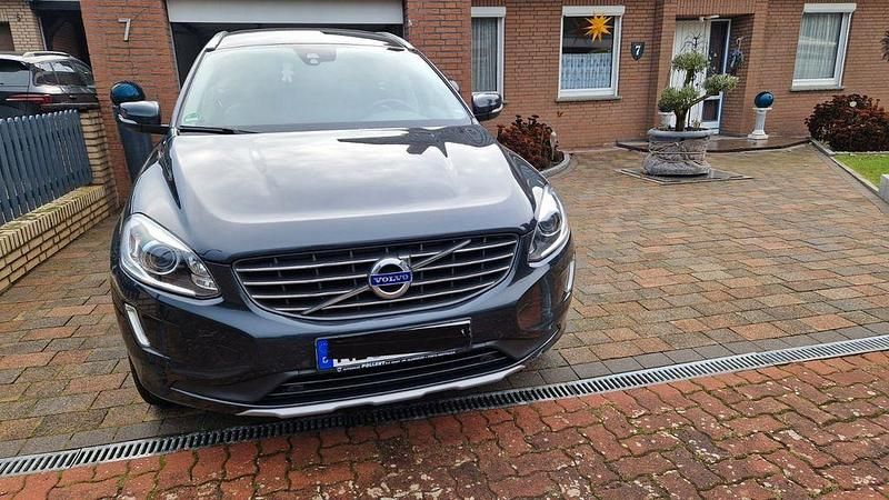 Grau Gebraucht 2017 Volvo XC60 Summum SUV | 20.000 € (Guter Preis) - Bild 1/4