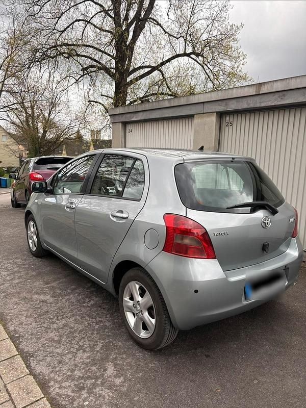 Gebraucht Toyota Yaris 87 PS (63 kW) 2005 Grau Kleinwagen