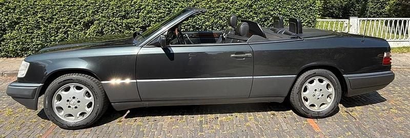 Second-hand Mercedes E320 220 CP (161 kW) 1994 Negru Cabrio