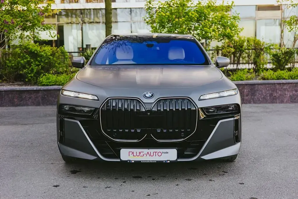 Gebraucht BMW 750e M Sport 313 PS (230 kW) 2023 Grau Limousine