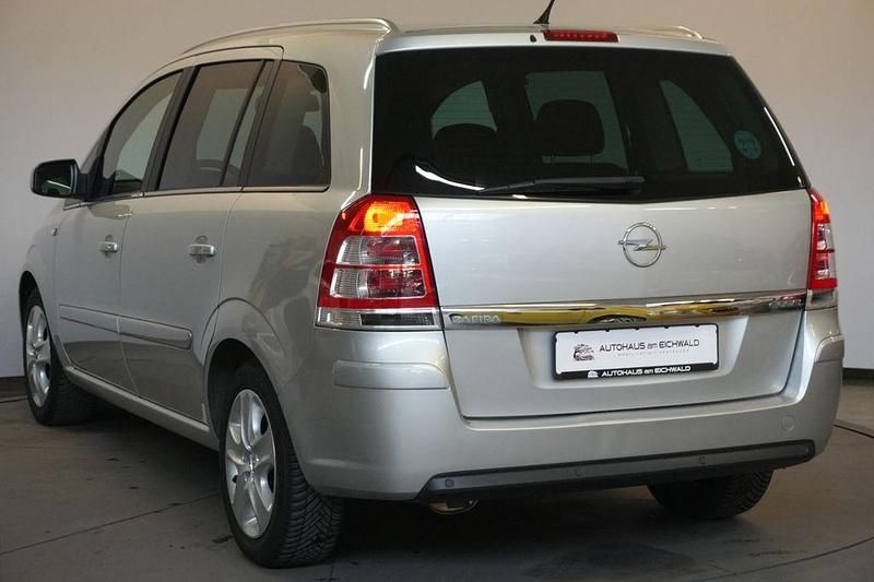 Gebraucht Opel Zafira Design Edition 116 PS (85 kW) 2011 Silber Van / Kleinbus