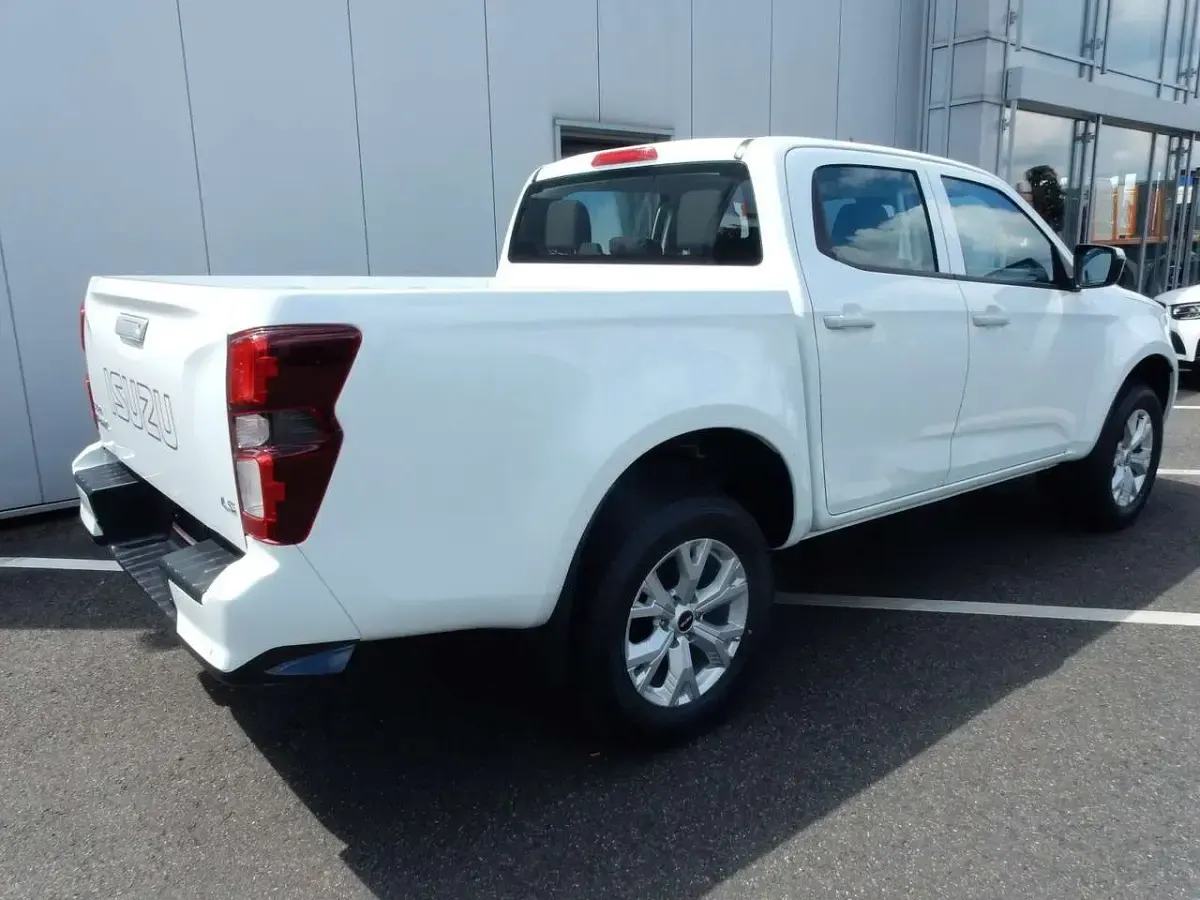 Neu Isuzu D-Max 163 PS (119 kW) 2025 Splash white 527 Pickup