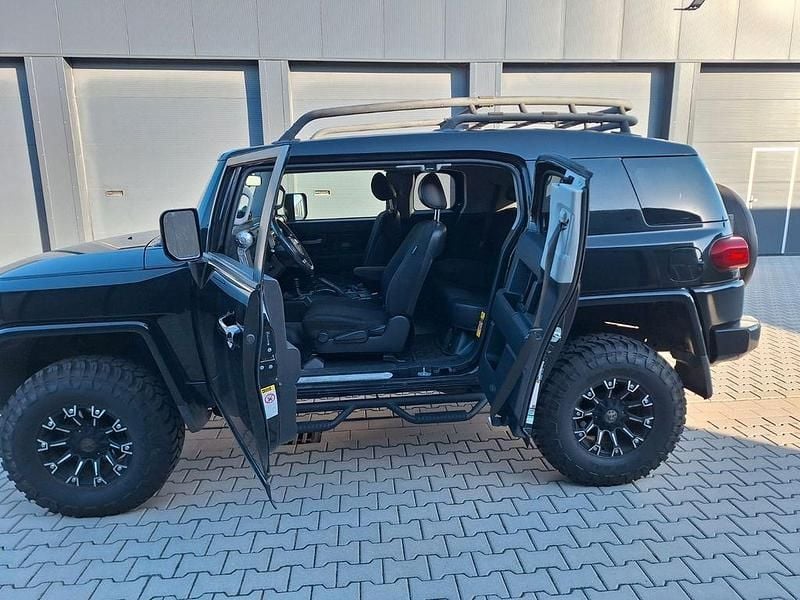Schwarz Gebraucht 2009 Toyota FJ SUV | 26.500 € - Bild 1/4