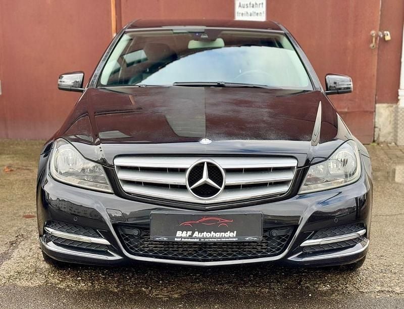 Gebraucht Mercedes C200 Avantgarde 136 PS (100 kW) 2011 Schwarz Limousine