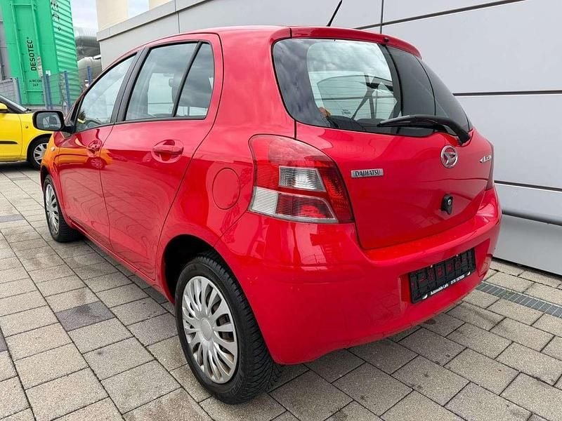 Gebraucht Toyota Yaris 99 PS (72 kW) 2012 Rot Kleinwagen