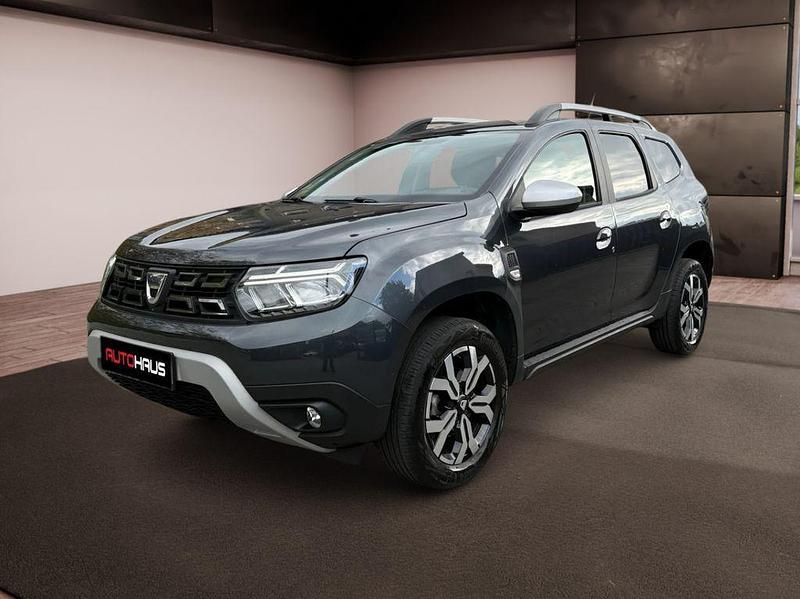 Grau Gebraucht 2022 Dacia Duster Prestige SUV | 15.900 € (Guter Preis) - Bild 1/4