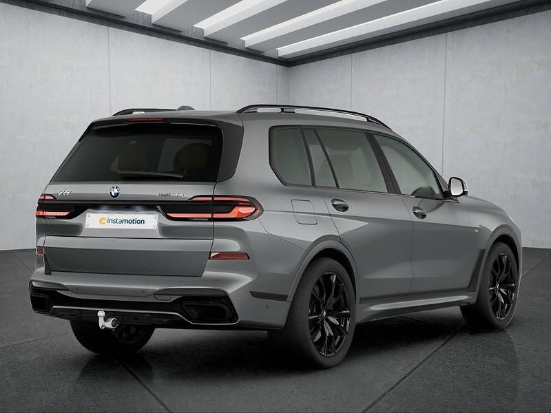 Neu BMW X7 352 PS (258 kW) 2025 Grau SUV