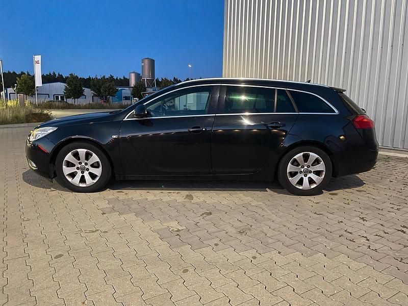 Używany Opel Insignia 160 KM (117 kW) 2011 Czarny Kombi