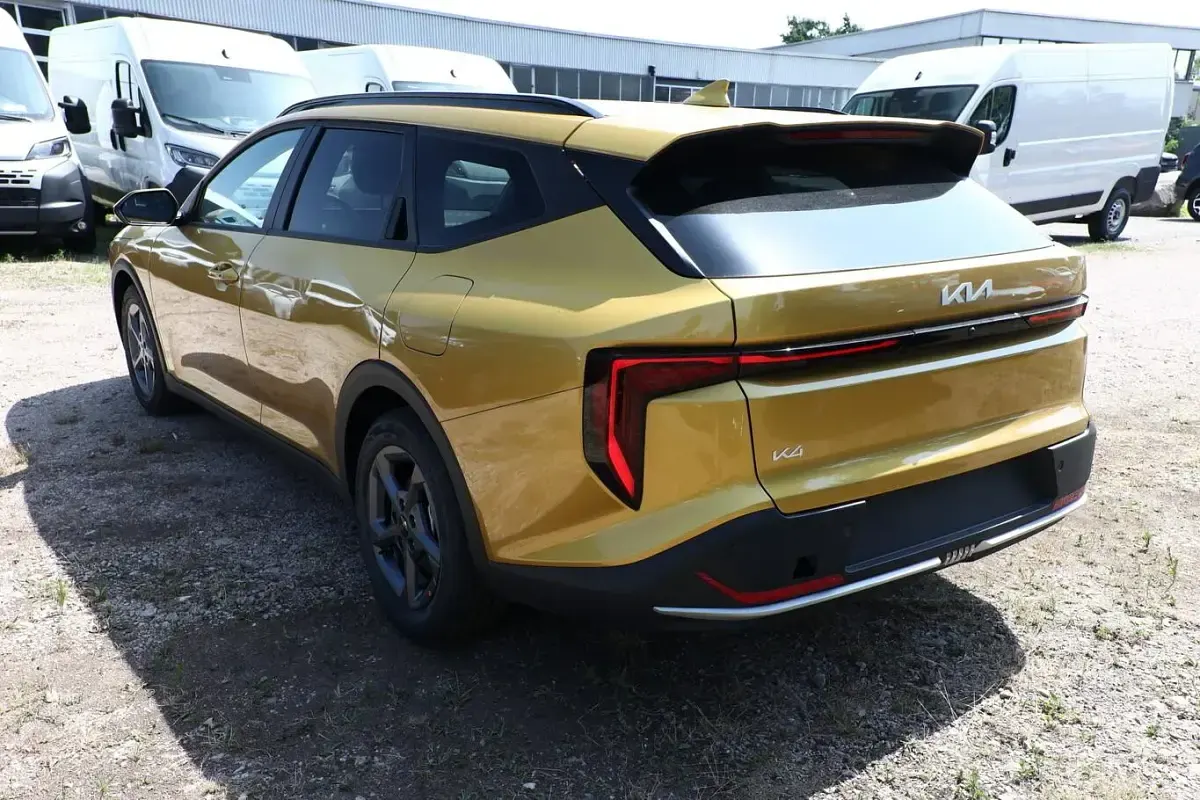 Neu Kia K4 Vision 116 PS (85 kW) 2026 Sparkling yellow metallic Kombi
