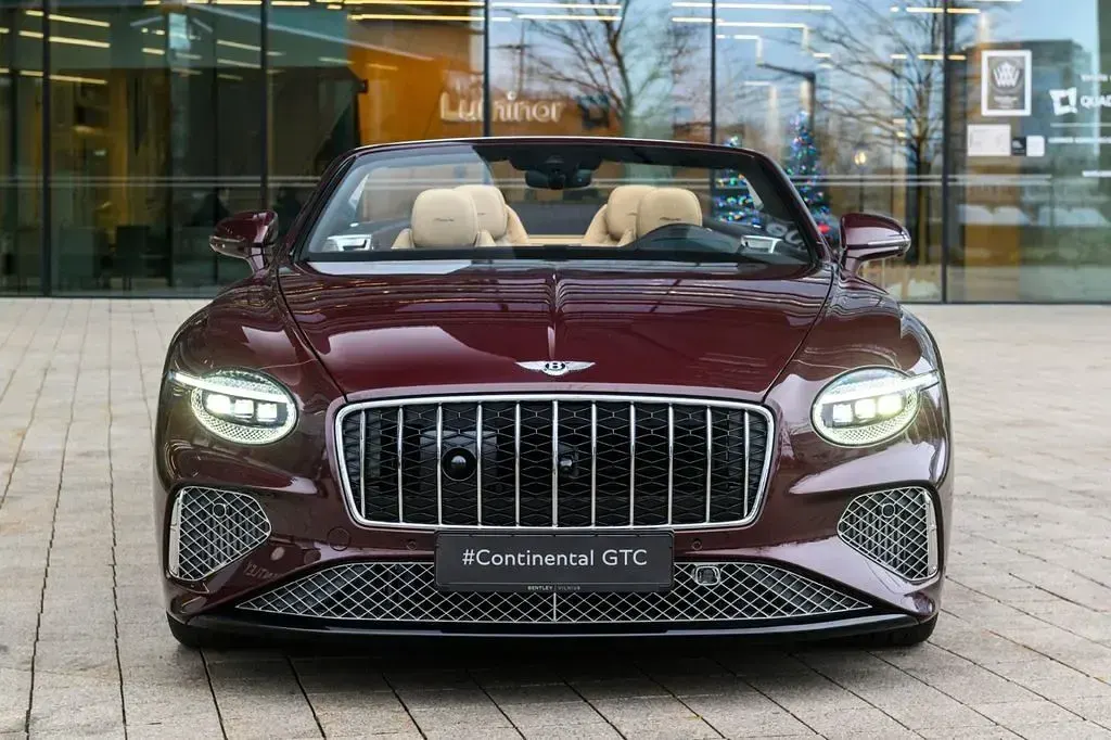 Neu Bentley Continental 689 PS (506 kW) 2026 Rot Cabrio