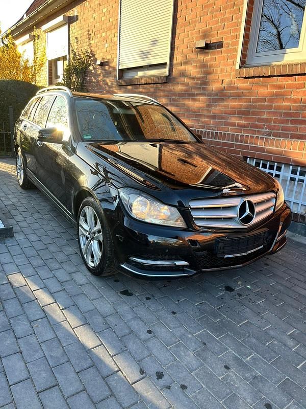 Gebraucht Mercedes C180 156 PS (114 kW) 2012 Schwarz Kombi