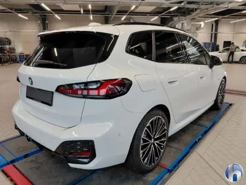 Gebraucht BMW 223 Active Tourer M Sport 197 PS (144 kW) 2024 Weiß Van / Kleinbus