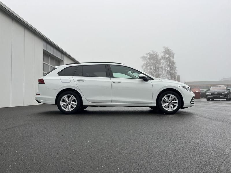 Second-hand VW Golf VIII Life 116 CP (85 kW) 2021 Alb Break