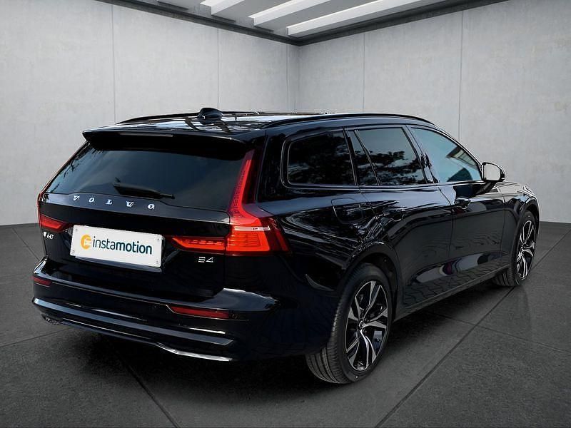 Gebraucht Volvo V60 Plus 197 PS (144 kW) 2024 Schwarz Kombi